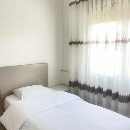 Appartement 1 *